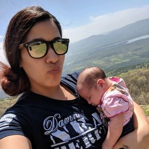 Meet your Posher, Dee